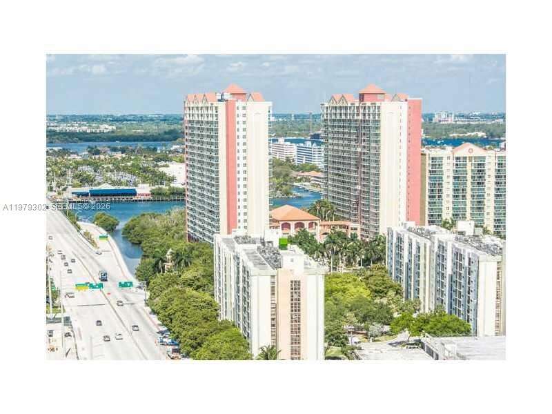 La Perla at 16699 Collins Ave, Sunny Isles Beach, FL 33160 - For Rent photo 32