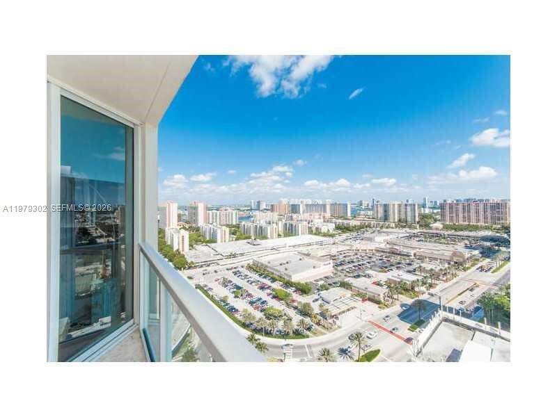 La Perla at 16699 Collins Ave, Sunny Isles Beach, FL 33160 - For Rent photo 33