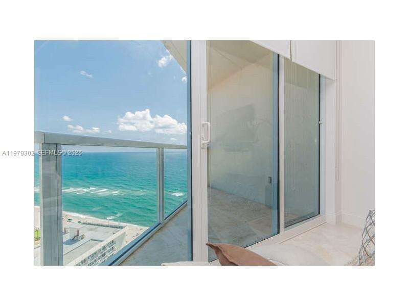 La Perla at 16699 Collins Ave, Sunny Isles Beach, FL 33160 - For Rent photo 35