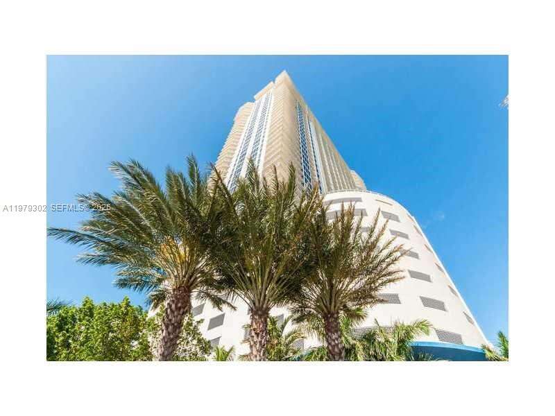 La Perla at 16699 Collins Ave, Sunny Isles Beach, FL 33160 - For Rent photo 7