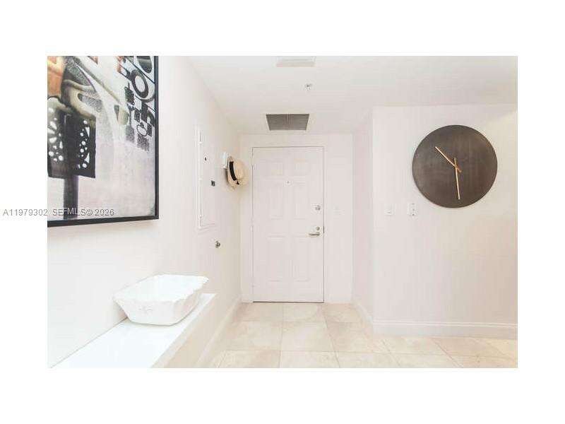 La Perla at 16699 Collins Ave, Sunny Isles Beach, FL 33160 - For Rent photo 8