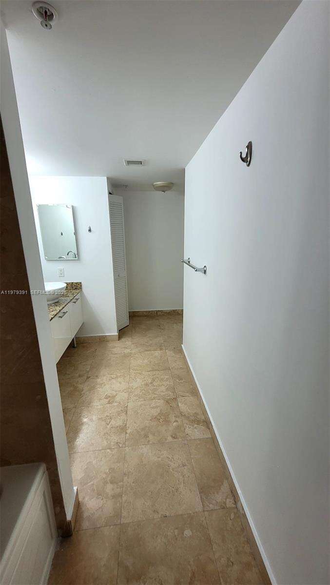 Brickell On The River at 41 5 St, Miami, FL 33131 - For Rent photo 3