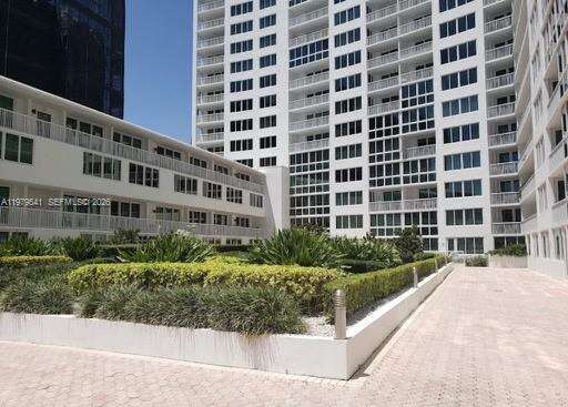 The Carriage House at 5401 Collins Ave, Miami Beach, FL 33140 - For Rent photo 6