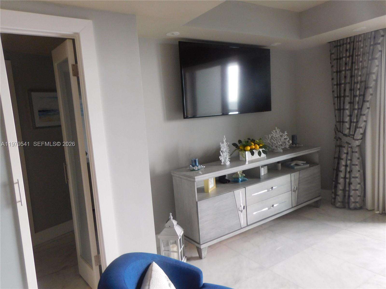 The Carriage House at 5401 Collins Ave, Miami Beach, FL 33140 - For Rent photo 9