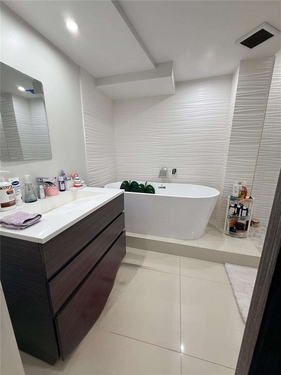 Maison Grande at 6039 Collins Ave, Miami Beach, FL 33140 - For Rent photo 6