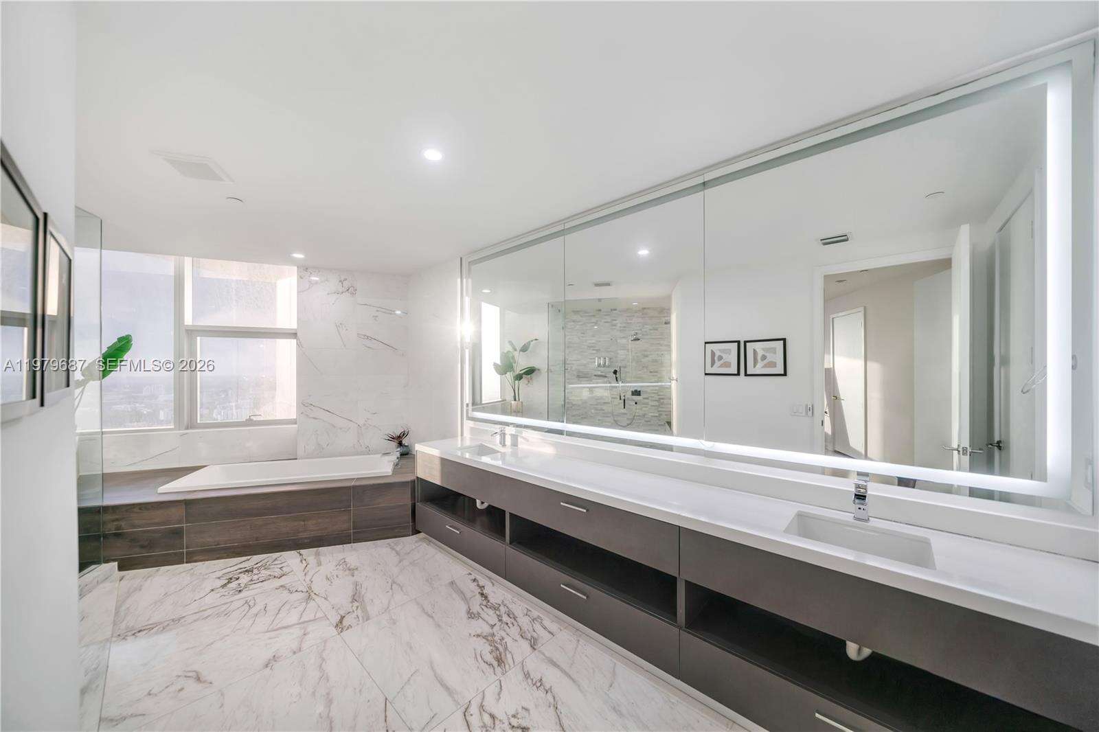 Paramount Miami Worldcenter at 851 1 Ave, Miami, FL 33132 - For Rent photo 19