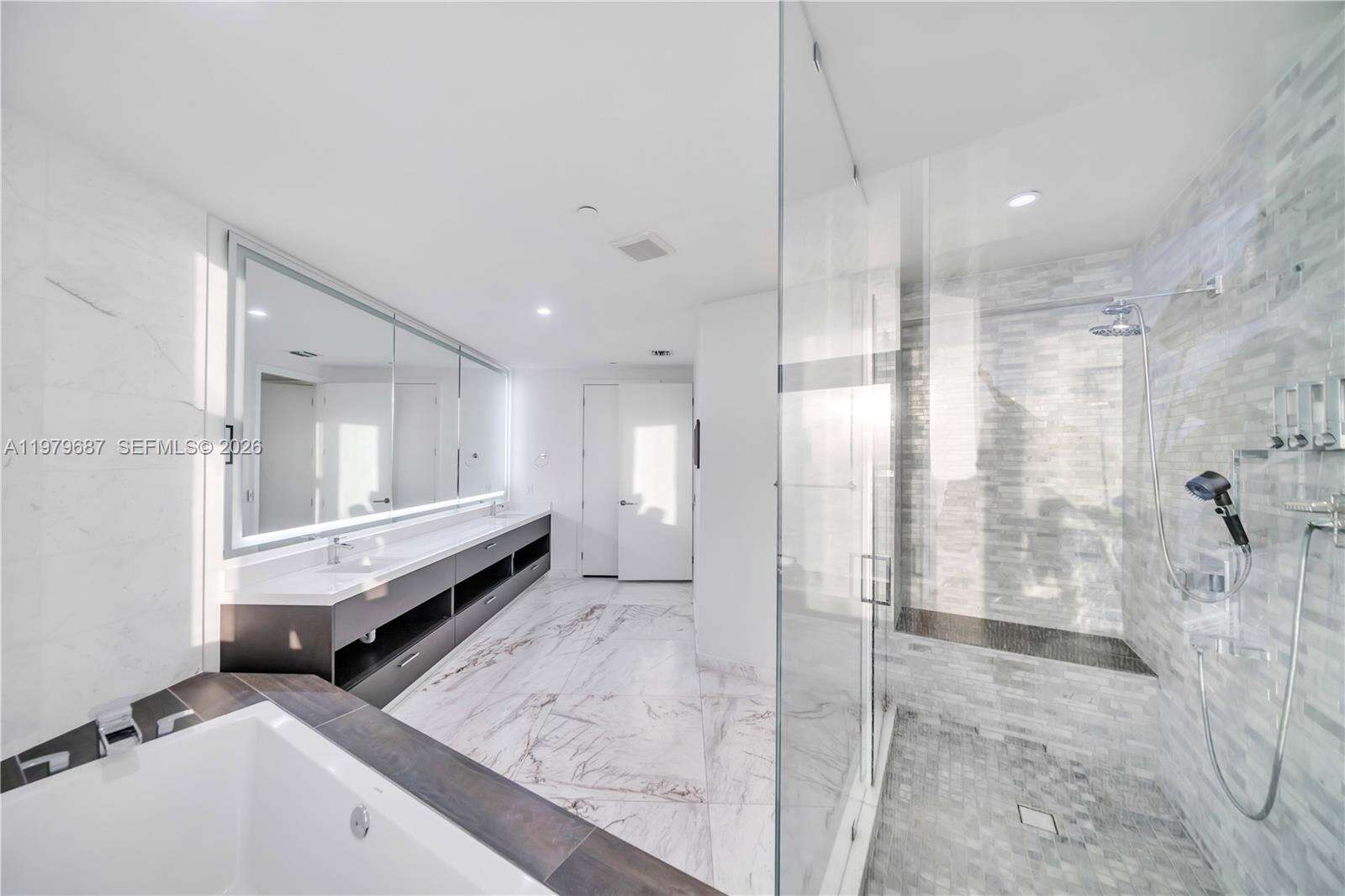 Paramount Miami Worldcenter at 851 1 Ave, Miami, FL 33132 - For Rent photo 21