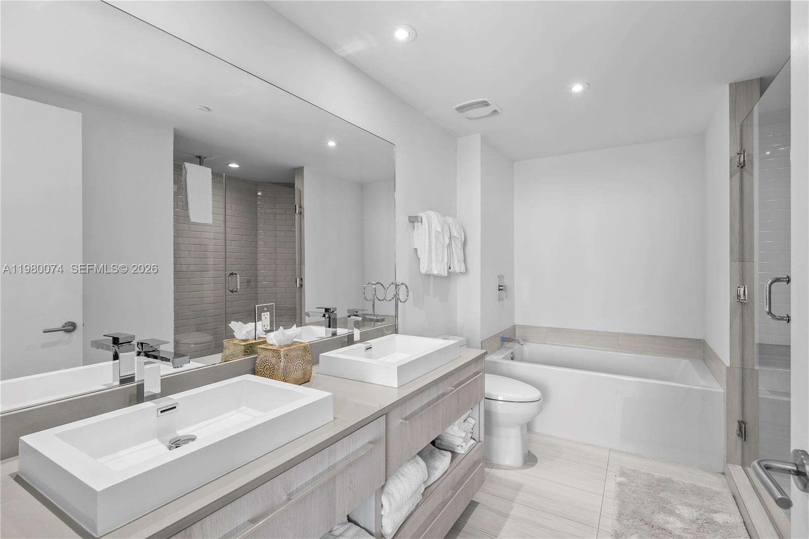 Hyde Beach House at 4010 Ocean Dr, Hollywood, FL 33019 - For Rent photo 15