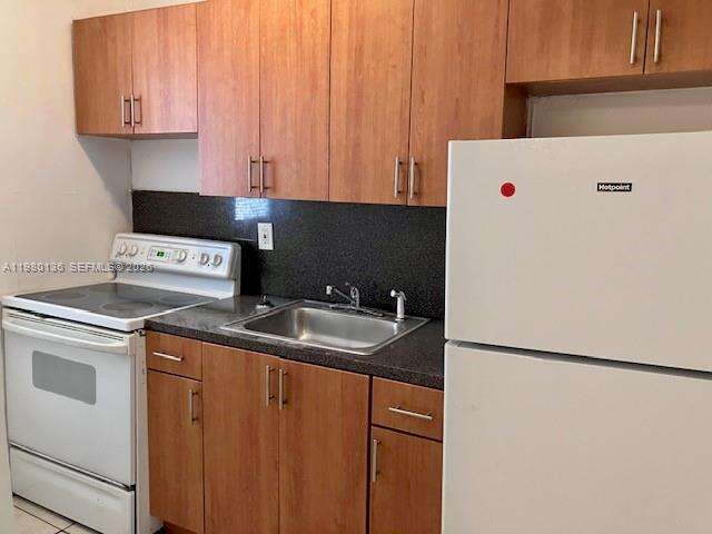 Douglas William Village Condos for Sale & Rent | Picture 1