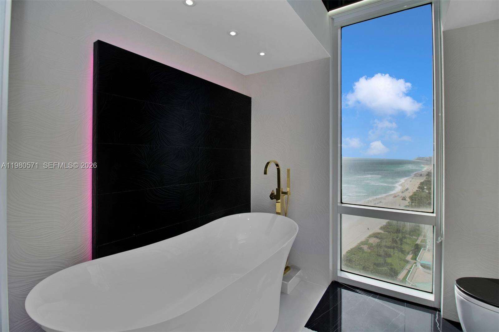 La Perla at 16699 Collins Ave, Sunny Isles Beach, FL 33160 - For Rent photo 12