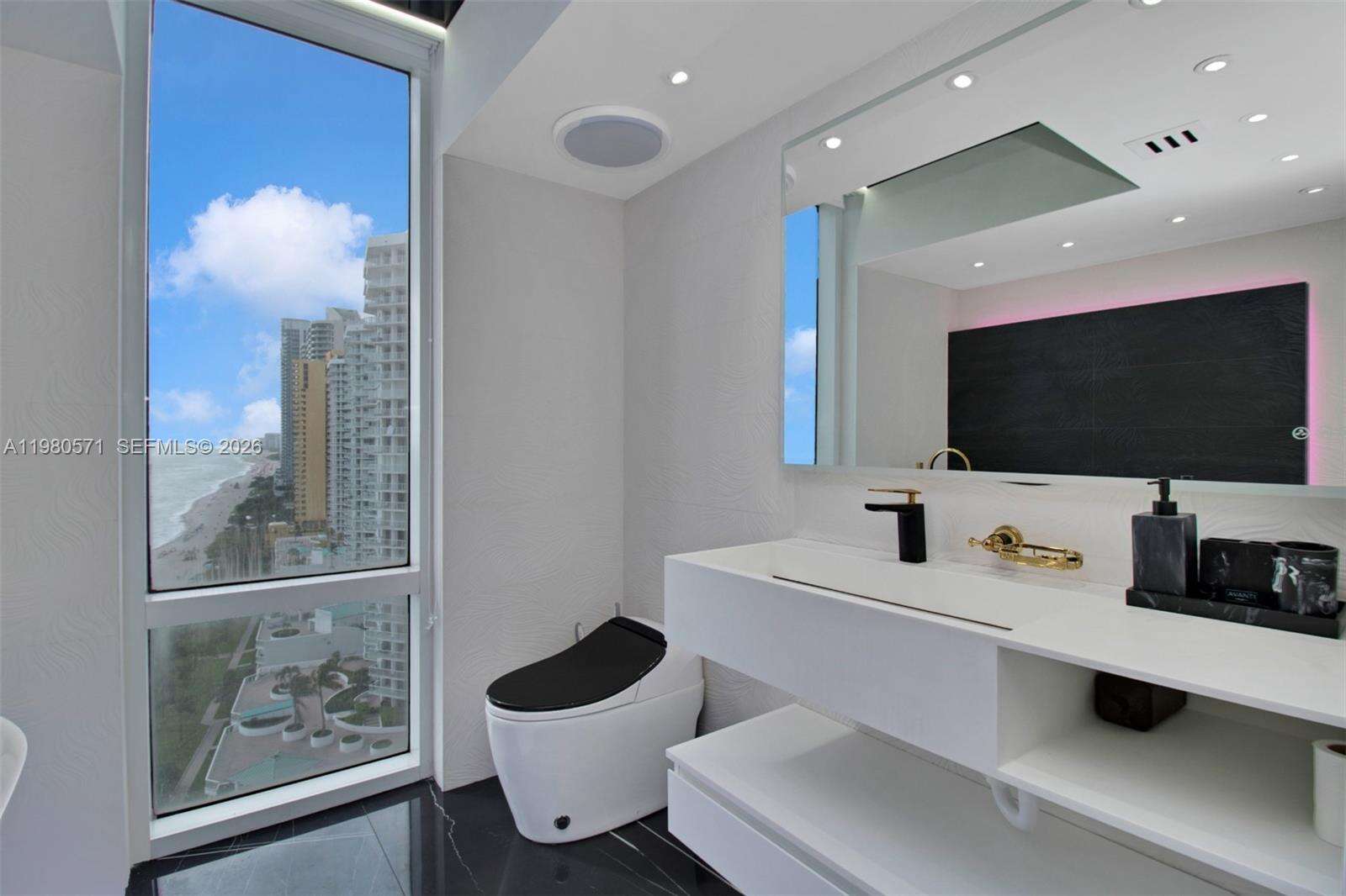 La Perla at 16699 Collins Ave, Sunny Isles Beach, FL 33160 - For Rent photo 14