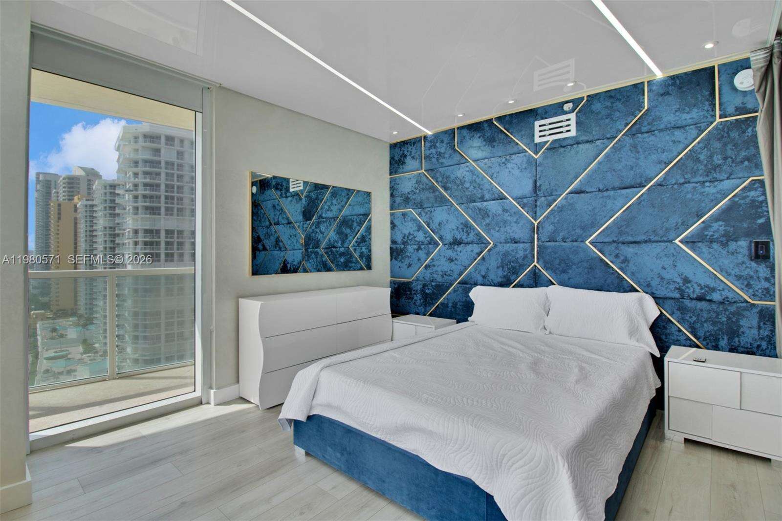 La Perla at 16699 Collins Ave, Sunny Isles Beach, FL 33160 - For Rent photo 15