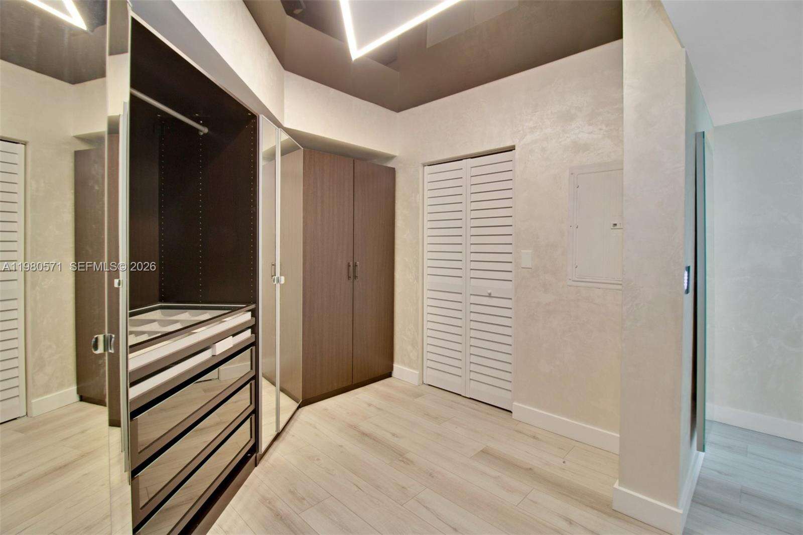 La Perla at 16699 Collins Ave, Sunny Isles Beach, FL 33160 - For Rent photo 18