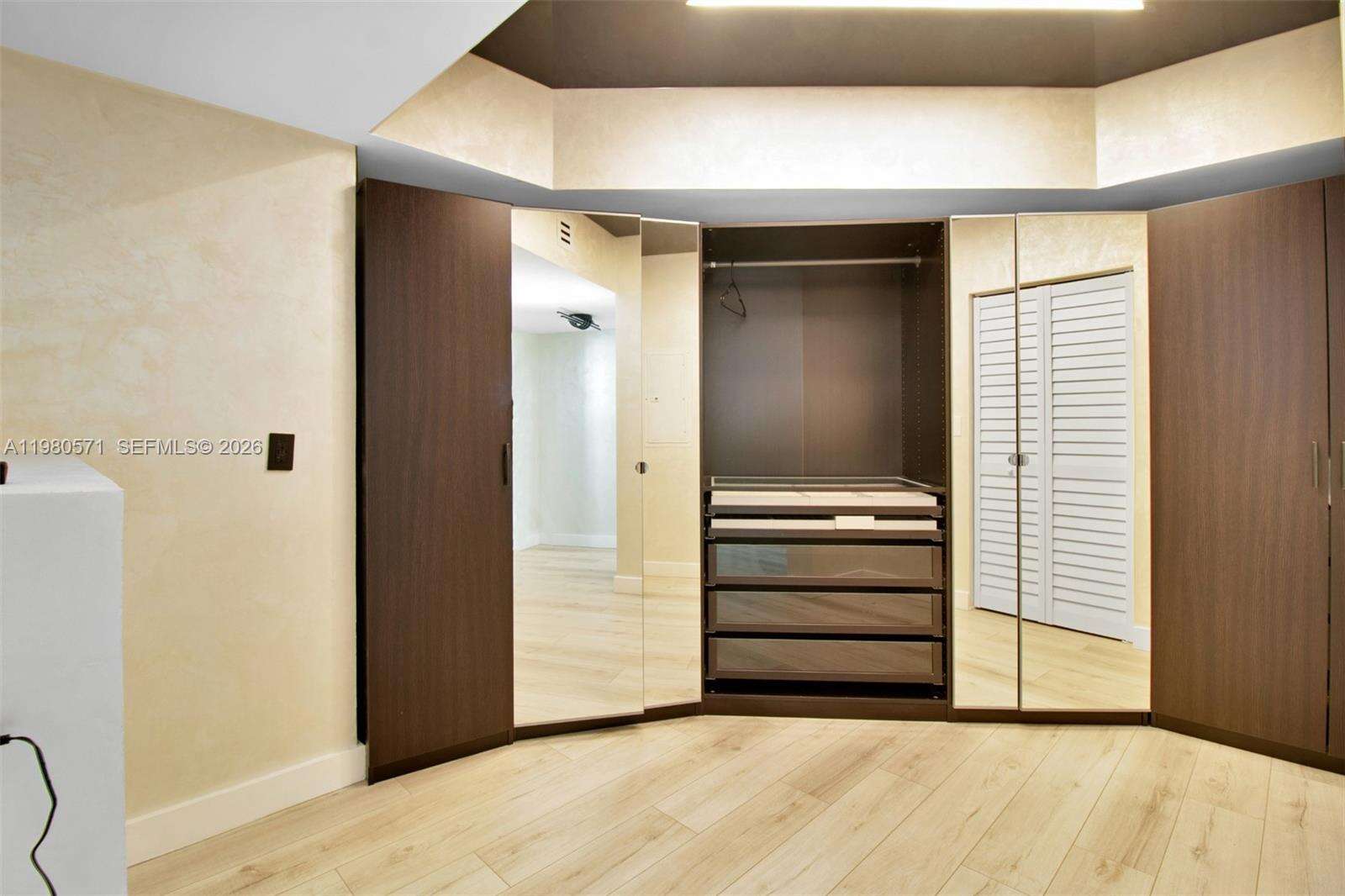 La Perla at 16699 Collins Ave, Sunny Isles Beach, FL 33160 - For Rent photo 10