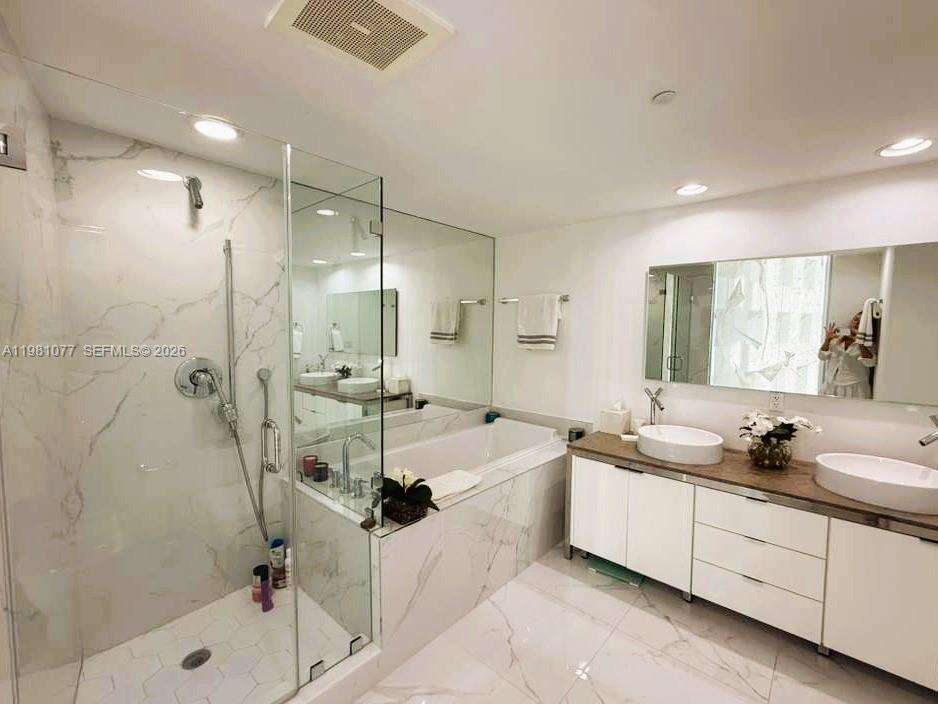 Icon Brickell 2 at 495 Brickell Ave, Miami, FL 33131 - For Rent photo 11