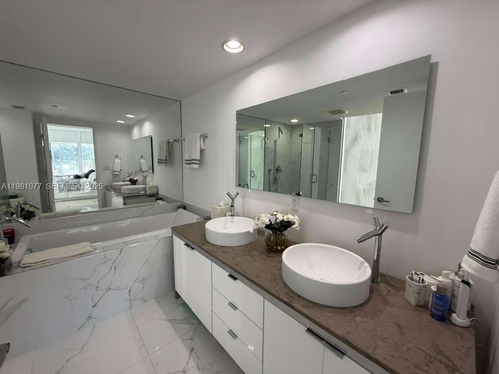 Icon Brickell 2 at 495 Brickell Ave, Miami, FL 33131 - For Rent photo 12