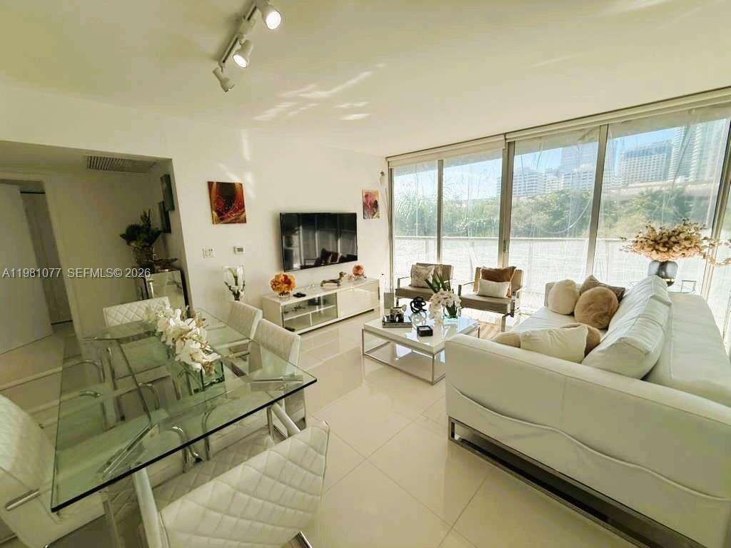 Icon Brickell 2 at 495 Brickell Ave, Miami, FL 33131 - For Rent photo 3