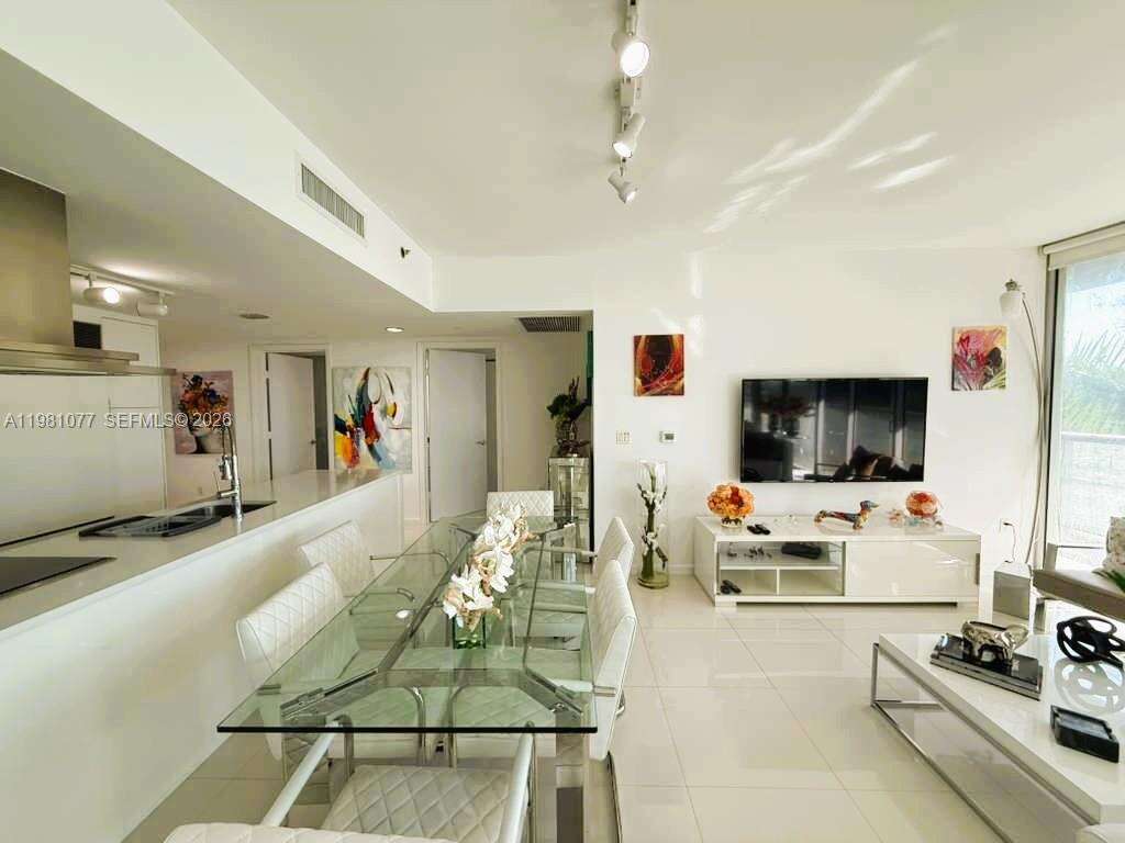 Icon Brickell 2 at 495 Brickell Ave, Miami, FL 33131 - For Rent photo 4