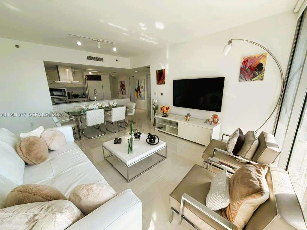Icon Brickell 2 at 495 Brickell Ave, Miami, FL 33131 - For Rent photo 5