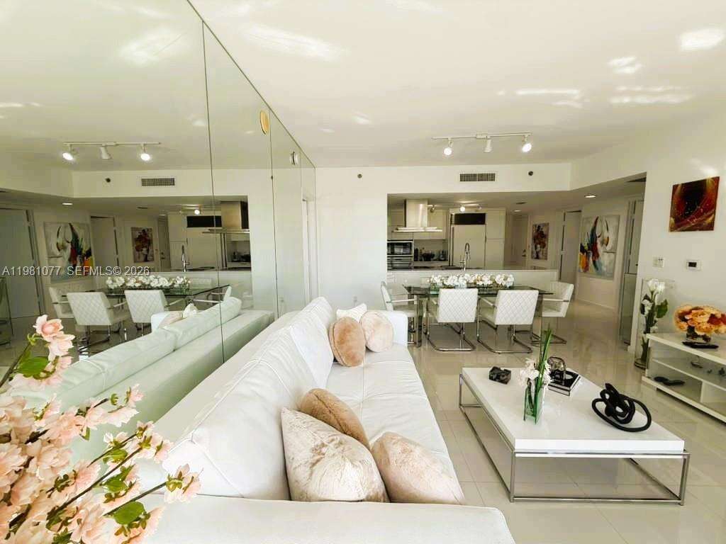 Icon Brickell 2 at 495 Brickell Ave, Miami, FL 33131 - For Rent photo 6