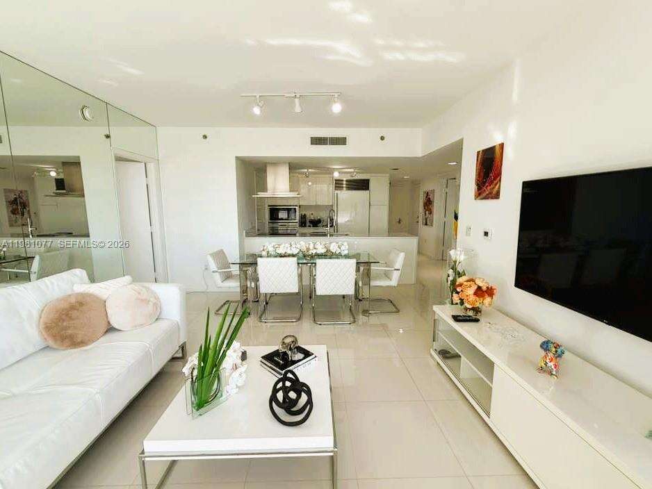 Icon Brickell 2 at 495 Brickell Ave, Miami, FL 33131 - For Rent photo 7