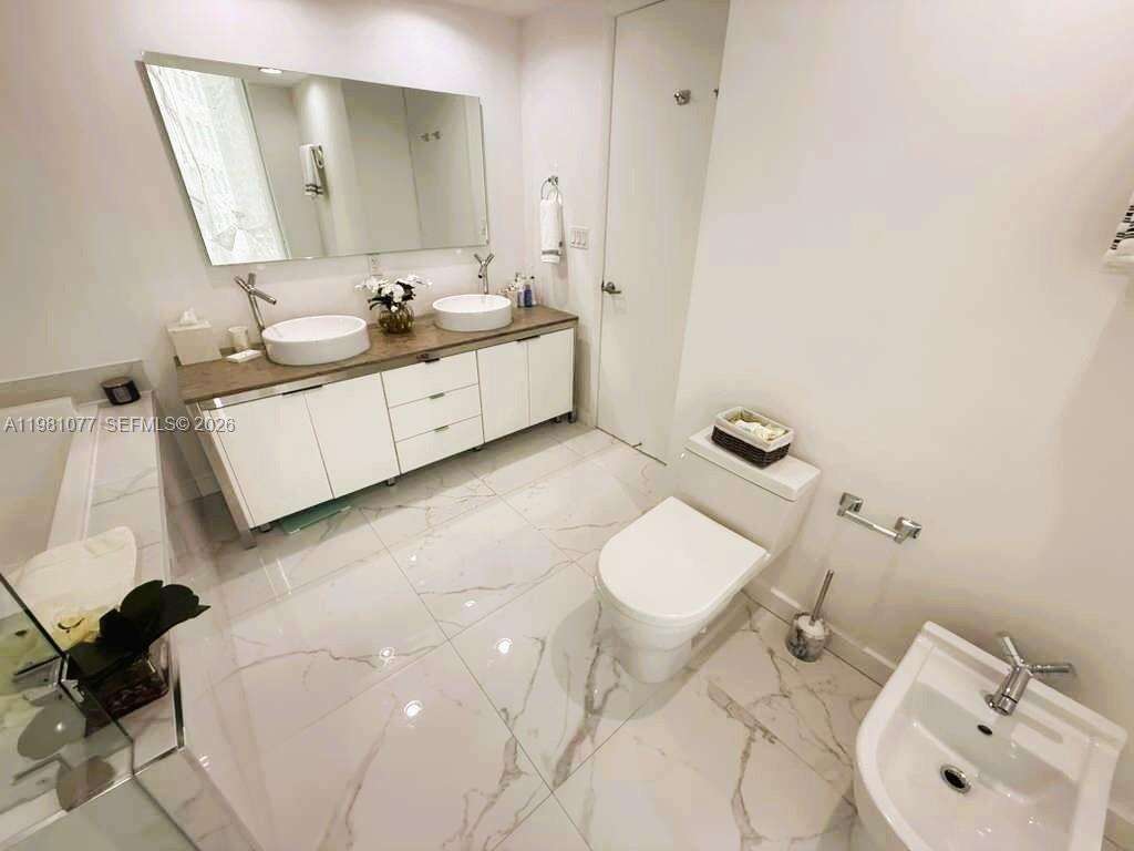 Icon Brickell 2 at 495 Brickell Ave, Miami, FL 33131 - For Rent photo 10