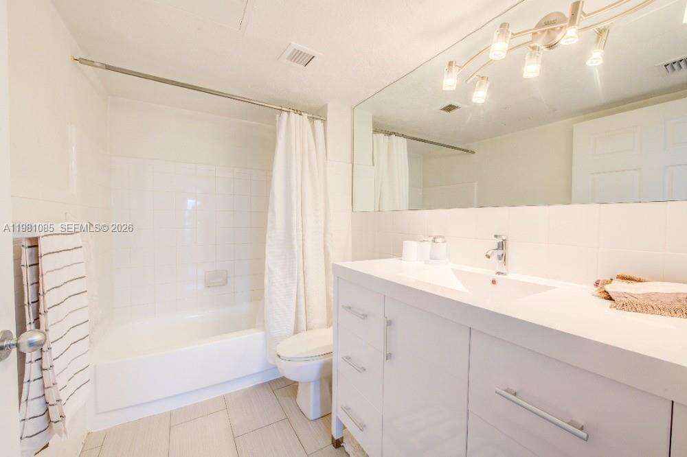 Flamingo South Beach at 1500 Bay Rd, Miami Beach, FL 33139 - For Rent photo 4