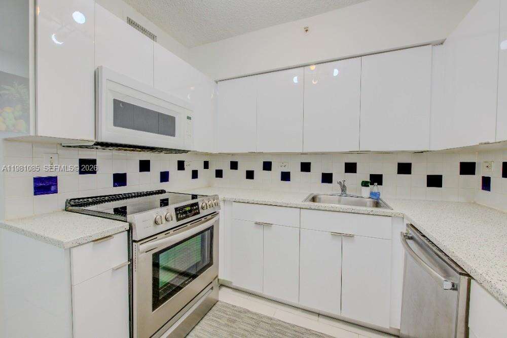 Flamingo South Beach at 1500 Bay Rd, Miami Beach, FL 33139 - For Rent photo 9