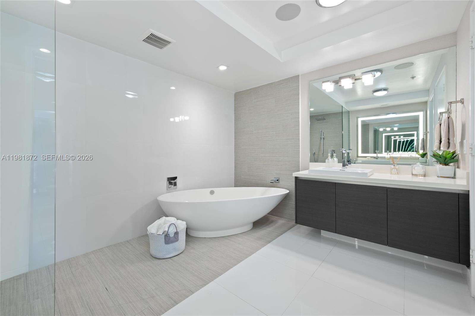 Parque Towers at 300 Sunny Isles Blvd, Sunny Isles Beach, FL 33160 - For Rent photo 13