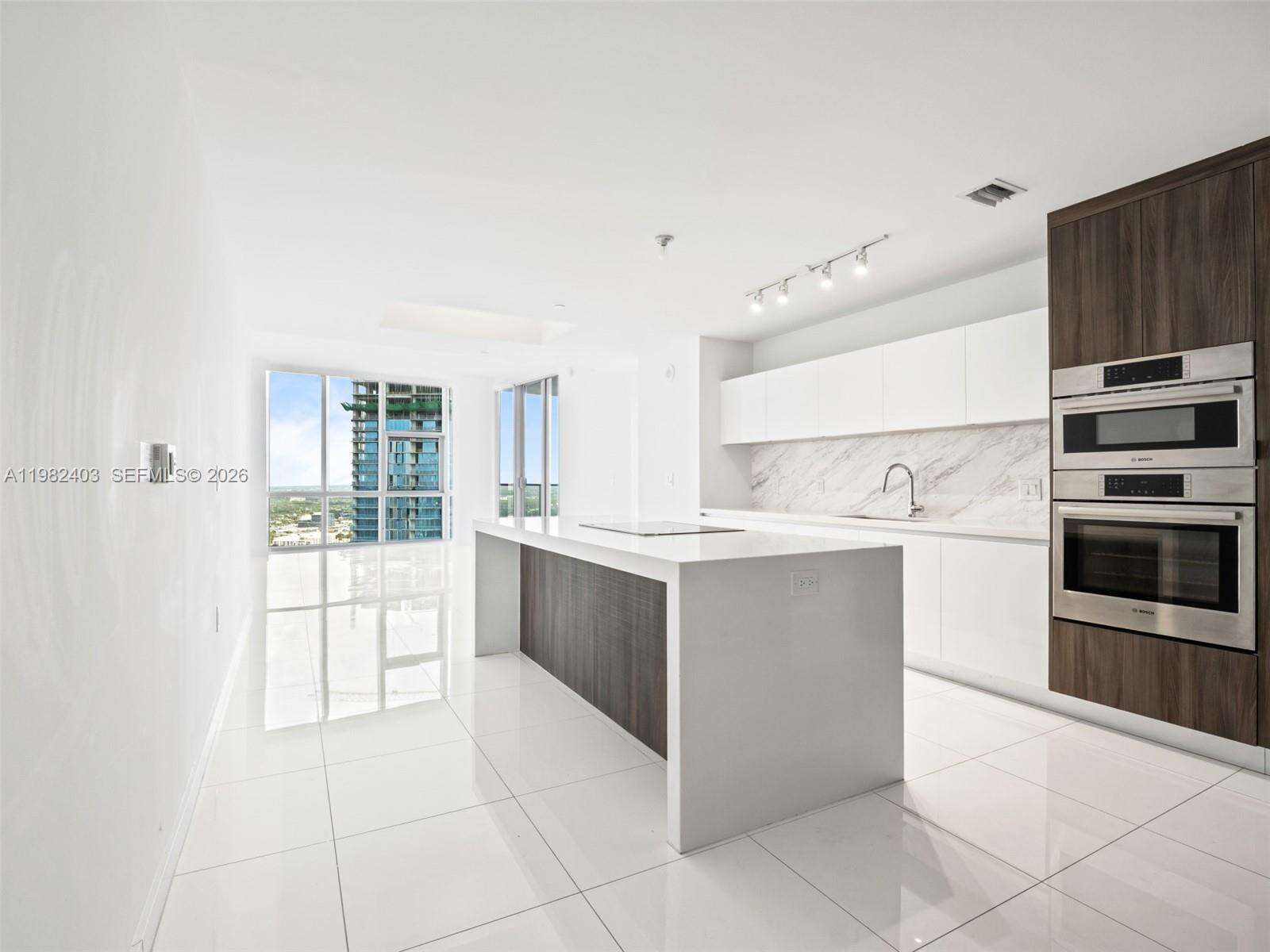 Paramount Miami Worldcenter at 851 1 Ave, Miami, FL 33132 - For Rent photo 4
