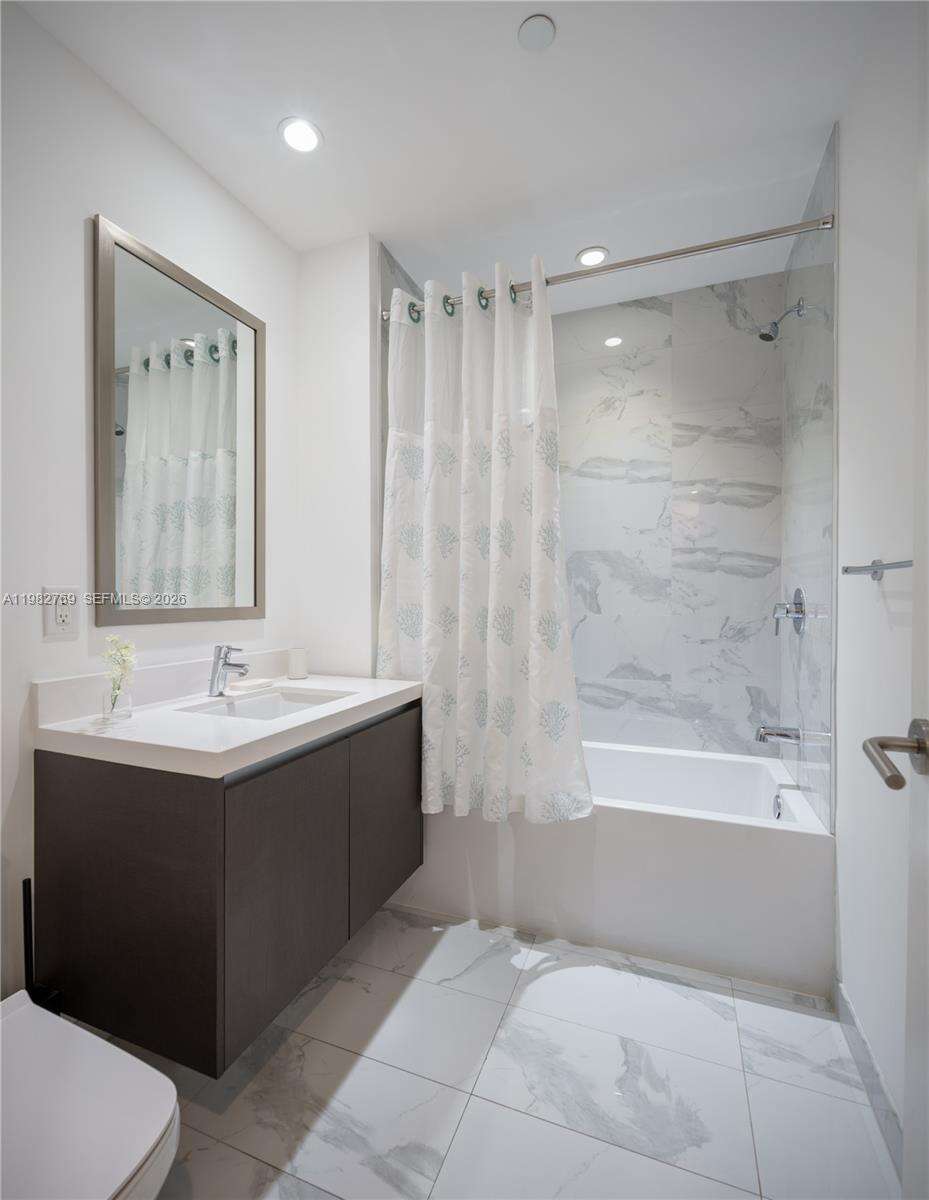 Paramount Miami Worldcenter at 851 1 Ave, Miami, FL 33132 - For Rent photo 24