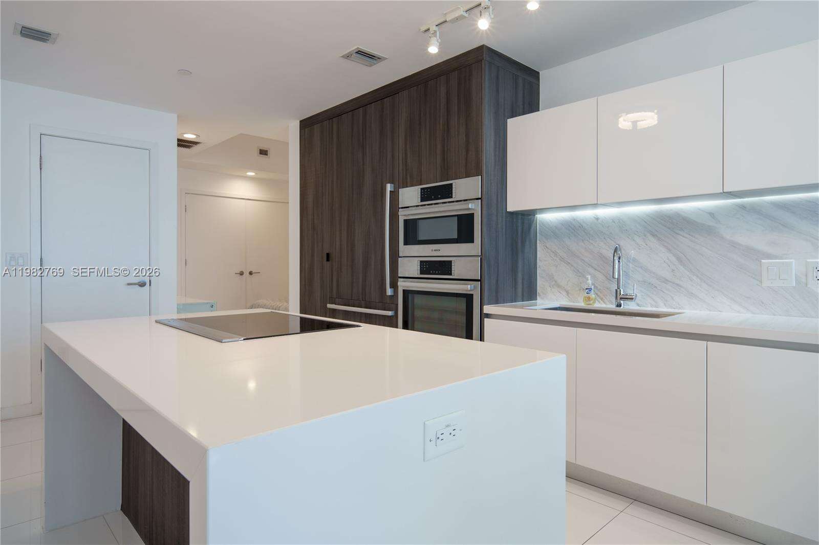 Paramount Miami Worldcenter at 851 1 Ave, Miami, FL 33132 - For Rent photo 32