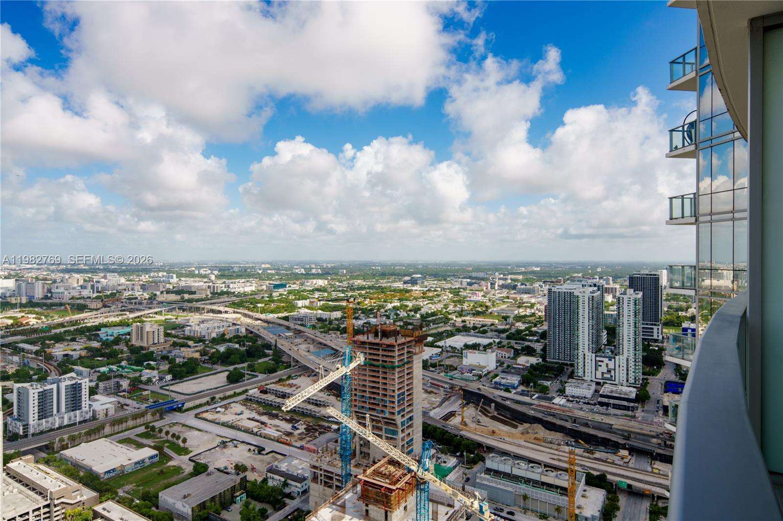 Paramount Miami Worldcenter at 851 1 Ave, Miami, FL 33132 - For Rent photo 7