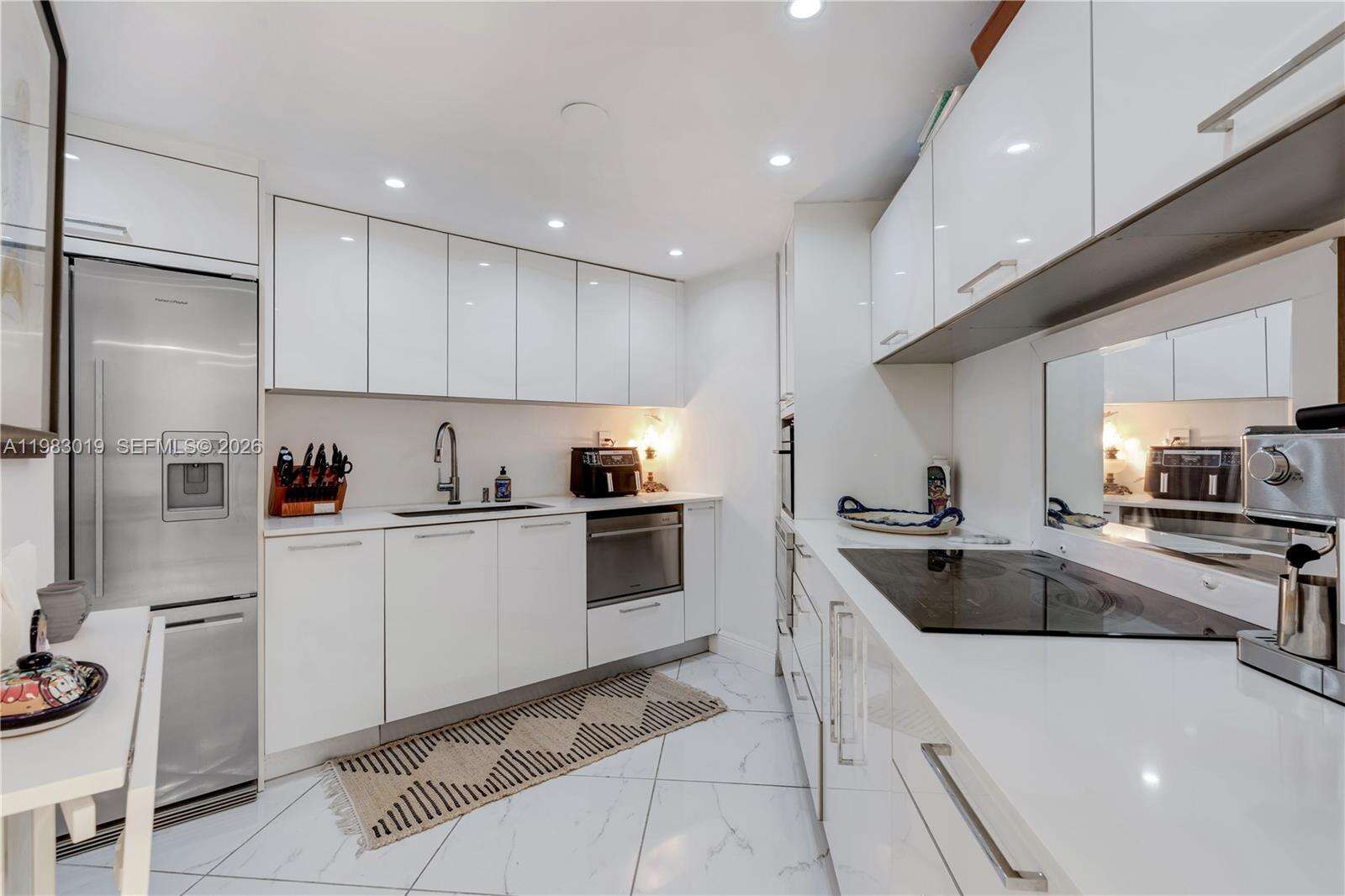 Four Ambassadors at 825 Brickell Bay Dr, Miami, FL 33131 - For Rent photo 8