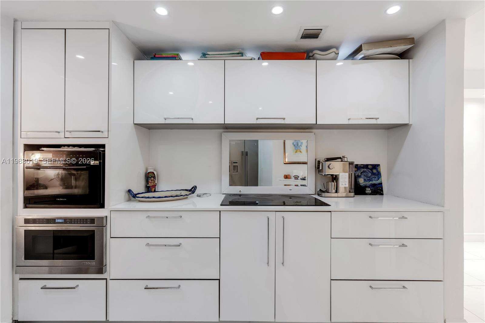 Four Ambassadors at 825 Brickell Bay Dr, Miami, FL 33131 - For Rent photo 9