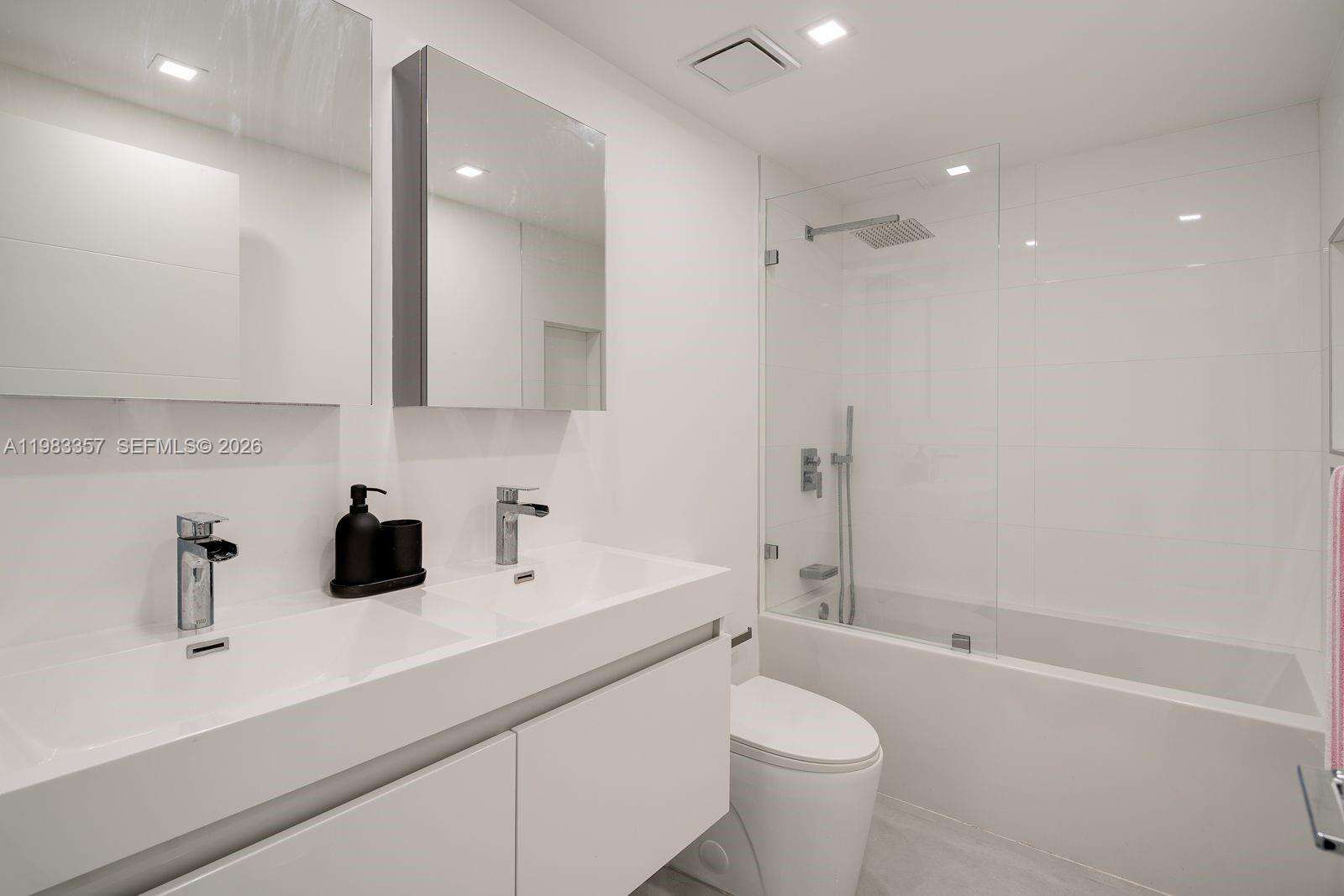 Neo Vertika at 690 1 Ct, Miami, FL 33130 - For Rent photo 15