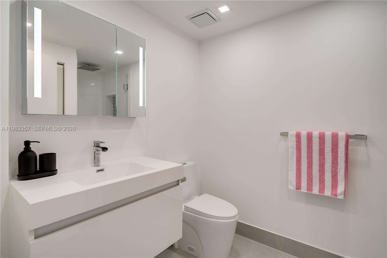 Neo Vertika at 690 1 Ct, Miami, FL 33130 - For Rent photo 8