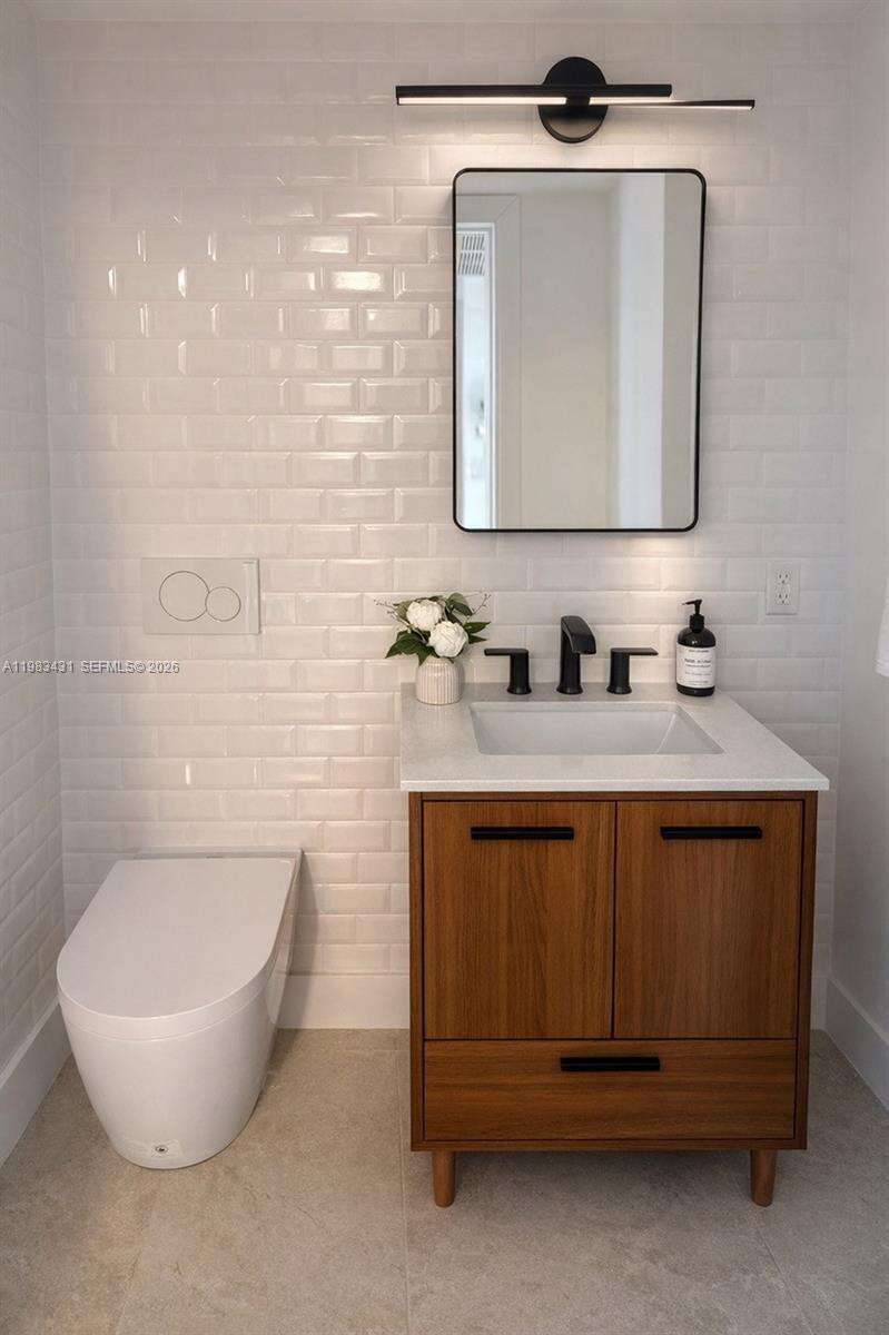 Roney Palace at 2301 Collins Ave, Miami Beach, FL 33139 - For Rent photo 37