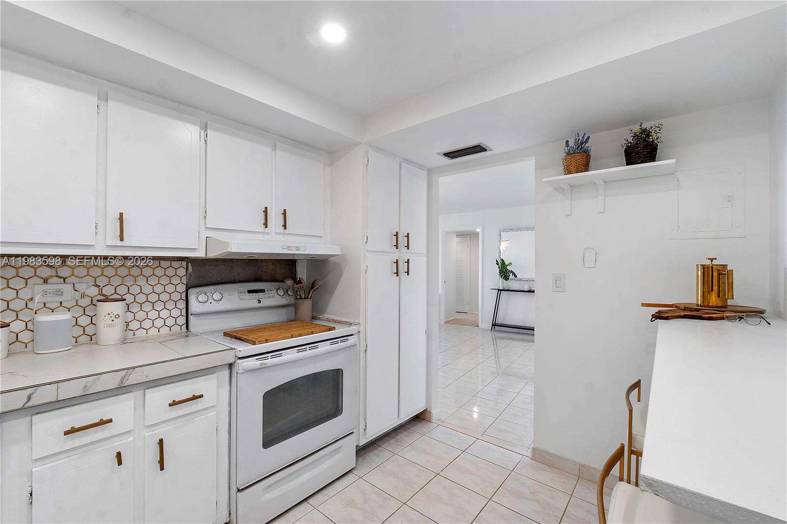 Maison Grande at 6039 Collins Ave, Miami Beach, FL 33140 - For Rent photo 7