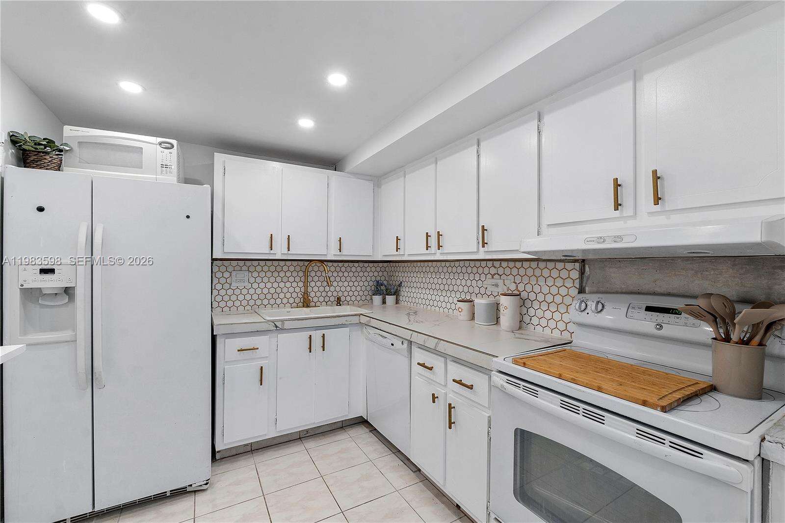 Maison Grande at 6039 Collins Ave, Miami Beach, FL 33140 - For Rent photo 8