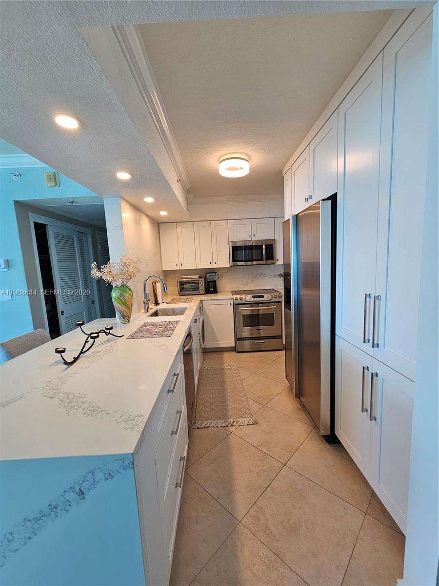 The Wave at 2501 Ocean Dr, Hollywood, FL 33019 - For Rent photo 18