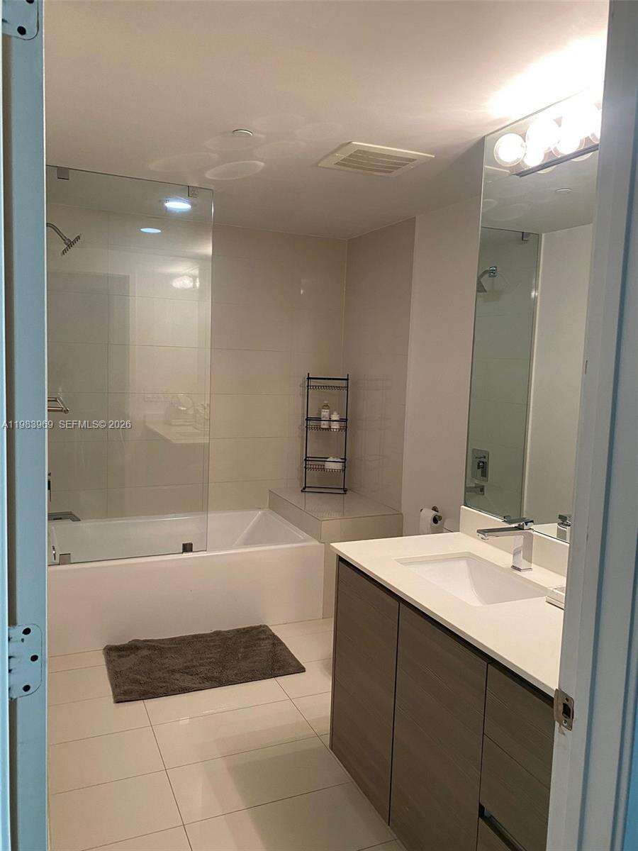 Icon Bay at 460 28 St, Miami, FL 33137 - For Rent photo 13