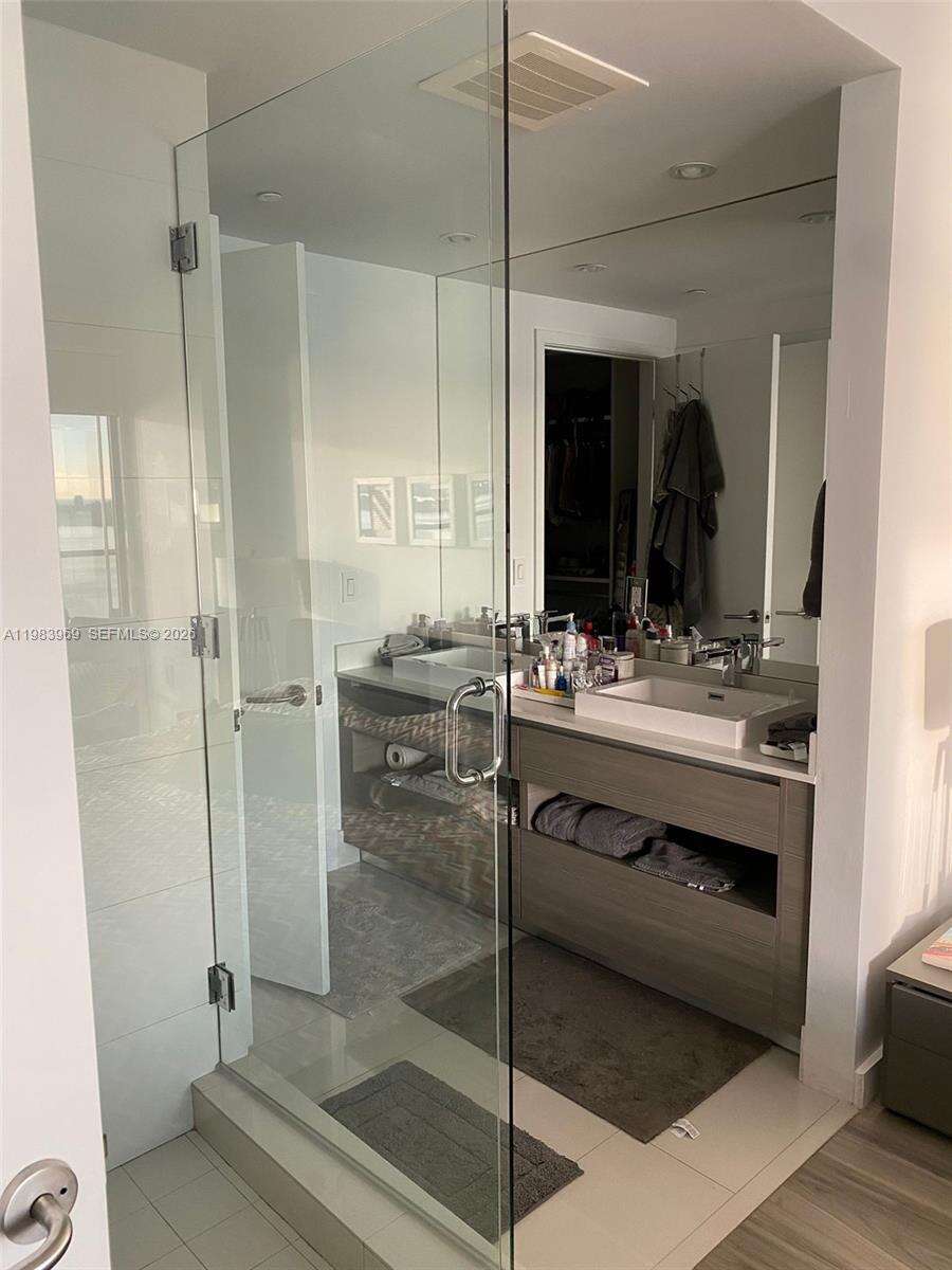 Icon Bay at 460 28 St, Miami, FL 33137 - For Rent photo 10