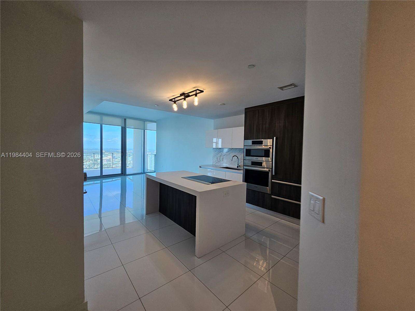 Paramount Miami Worldcenter at 851 1 Ave, Miami, FL 33132 - For Rent photo 2