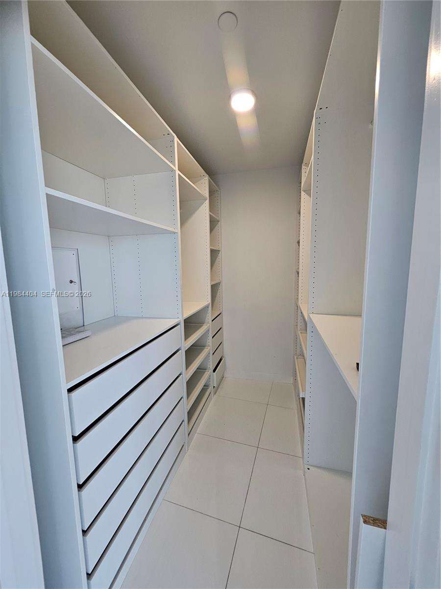 Paramount Miami Worldcenter at 851 1 Ave, Miami, FL 33132 - For Rent photo 27