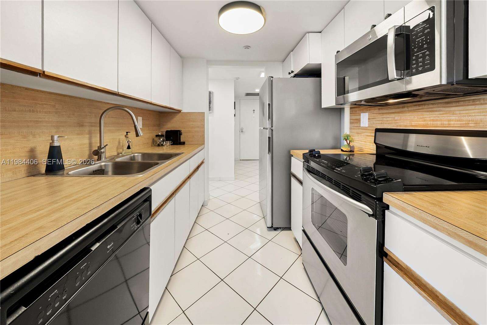 Club Atlantis at 2555 Collins Ave, Miami Beach, FL 33140 - For Rent photo 11