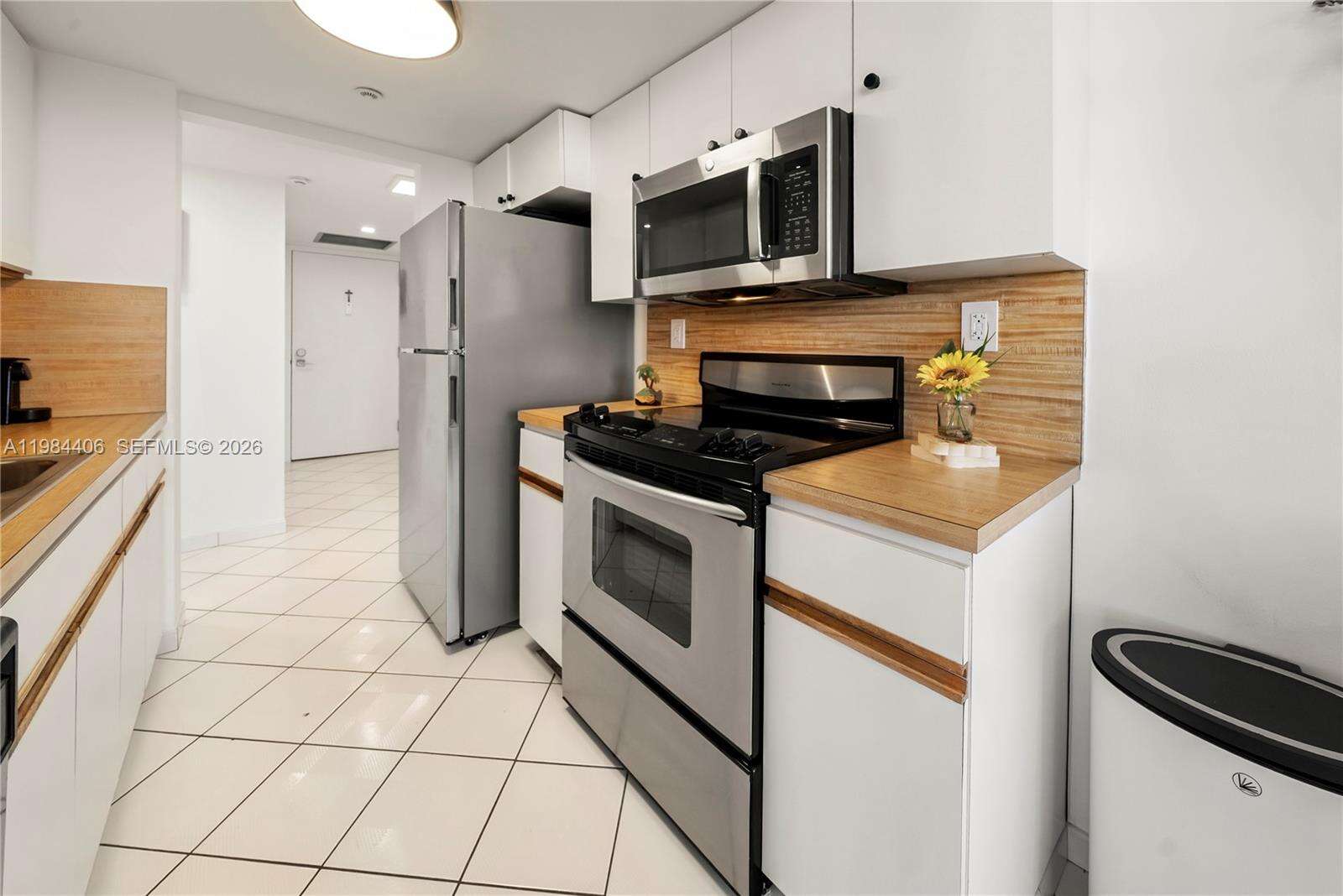 Club Atlantis at 2555 Collins Ave, Miami Beach, FL 33140 - For Rent photo 14