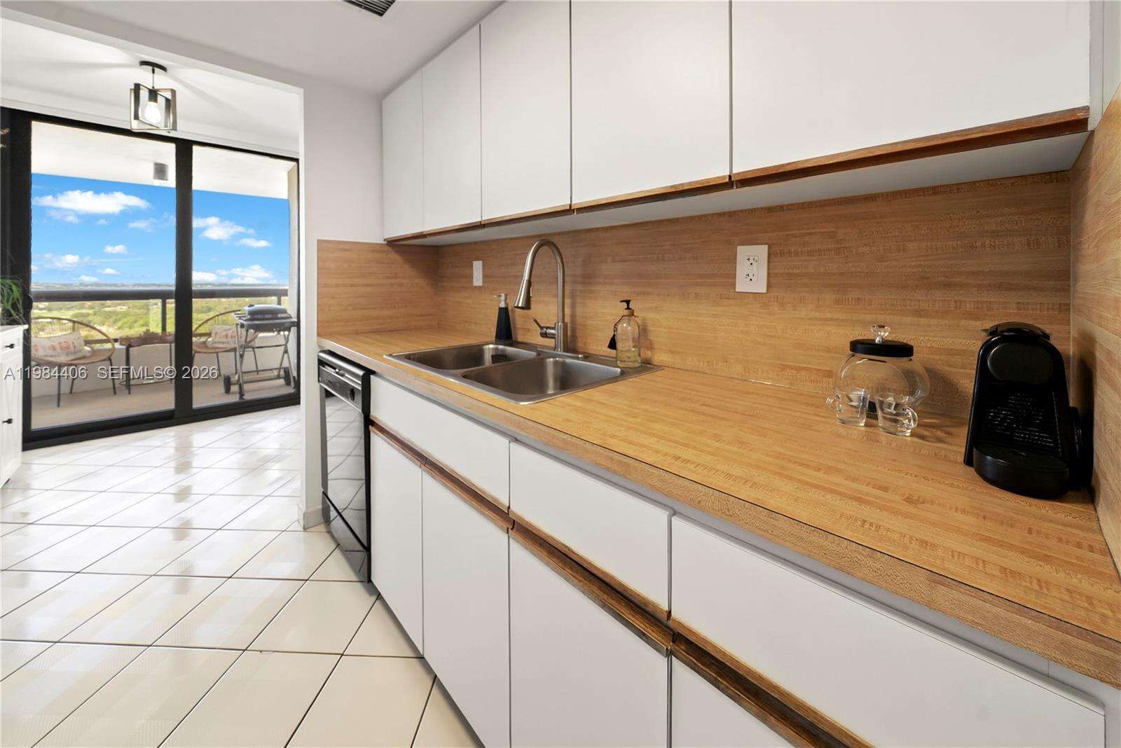 Club Atlantis at 2555 Collins Ave, Miami Beach, FL 33140 - For Rent photo 15
