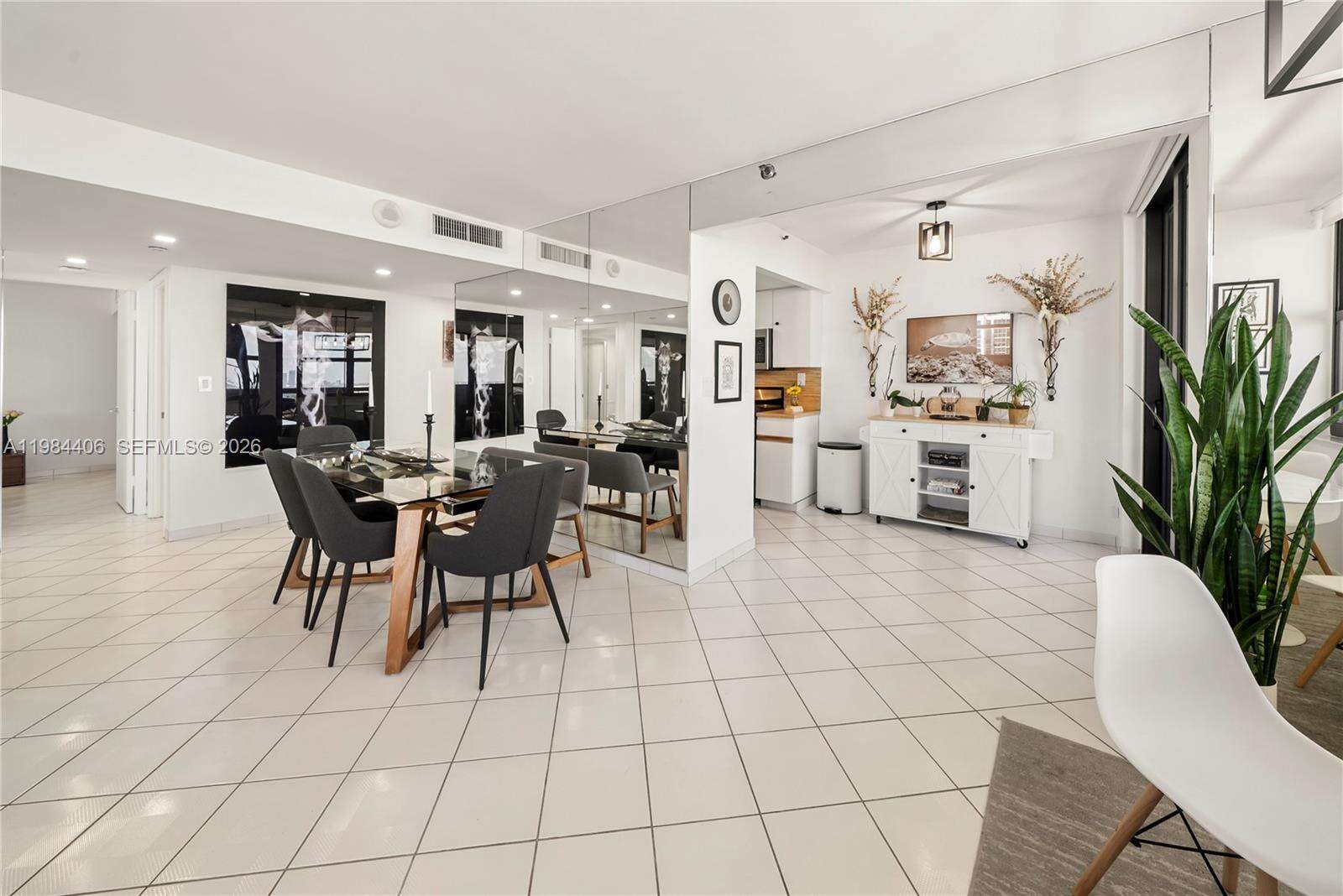 Club Atlantis at 2555 Collins Ave, Miami Beach, FL 33140 - For Rent photo 19