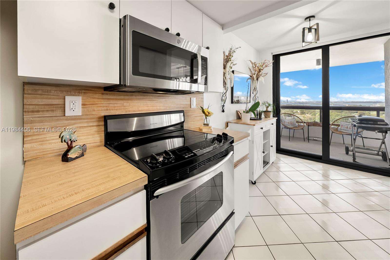 Club Atlantis at 2555 Collins Ave, Miami Beach, FL 33140 - For Rent photo 10
